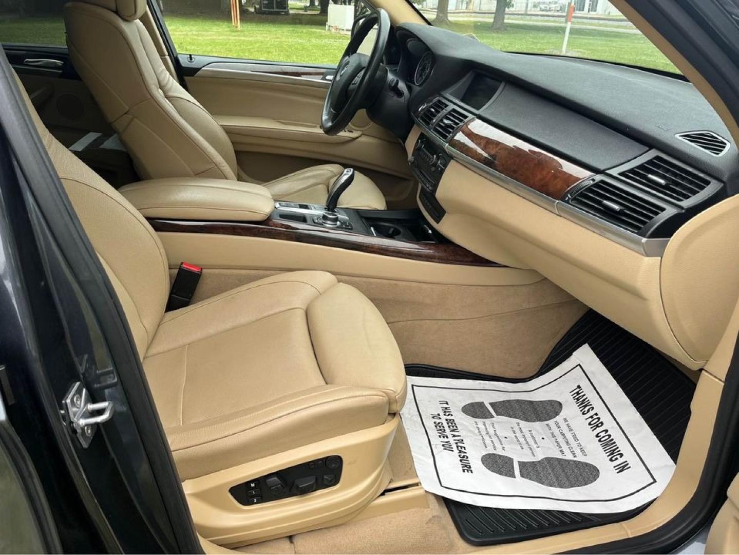 2011 Grey /Tan BMW X5 xDrive 35D (5UXZW0C55BL) with an M57 Twin Turbo I6 Diesel engine, Automatic transmission, located at 5700 Curlew Drive, Norfolk, VA, 23502, (757) 455-6330, 36.841885, -76.209412 - Photo#10